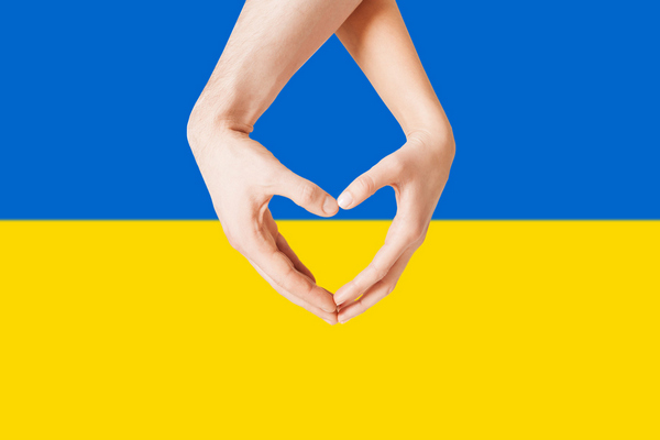 ukrajinska vlajka ruce sepjate