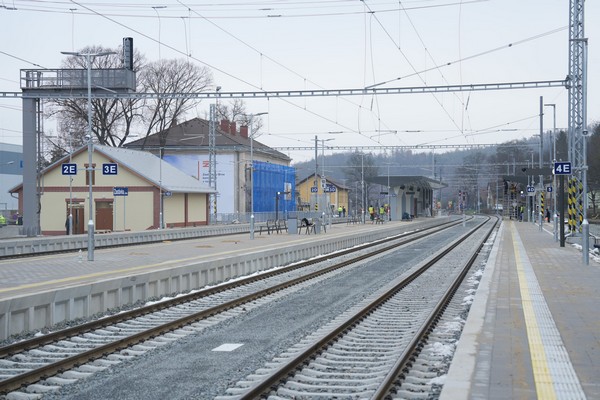 szdc zastavka u brna elektrifikovana trat