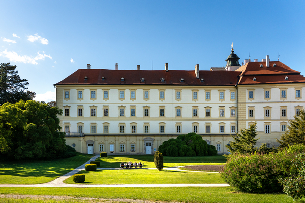 Stolování ve vinicích 3 600x400