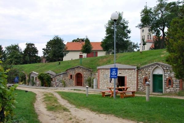 Koloběžka CUP, Otevřené sklepy, Pálení čarodejnic